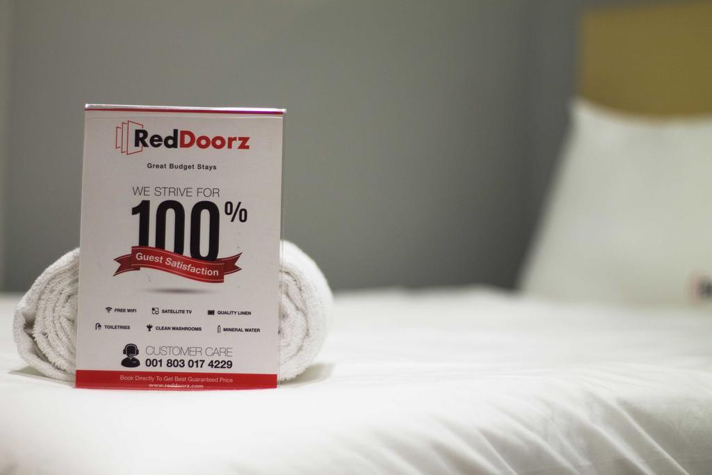 Reddoorz Apartment @ Margonda Residence Depok Kültér fotó