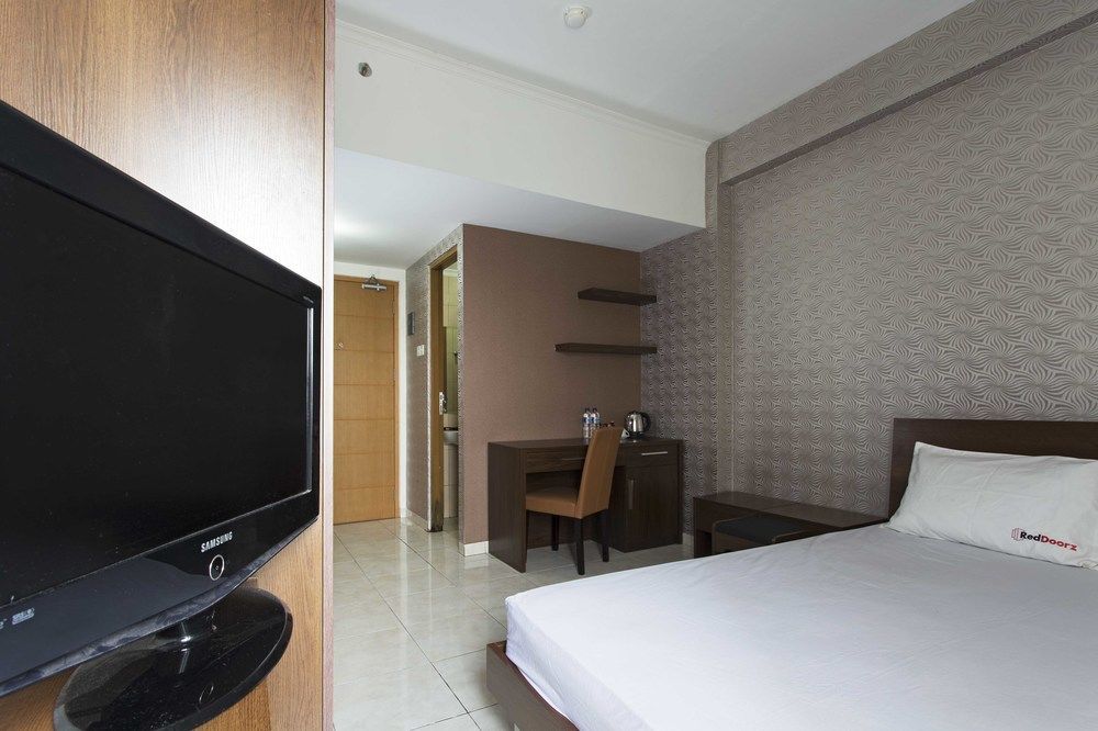 Reddoorz Apartment @ Margonda Residence Depok Kültér fotó