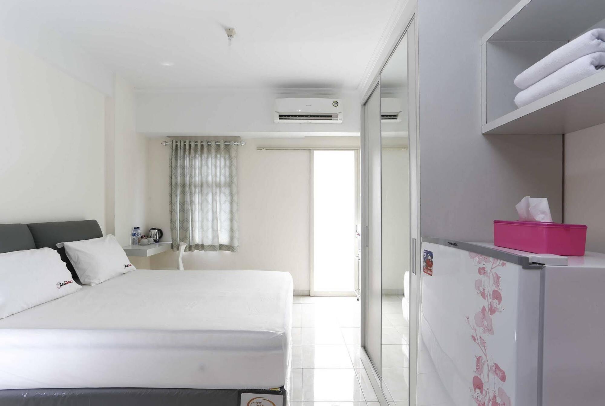 Reddoorz Apartment @ Margonda Residence Depok Kültér fotó
